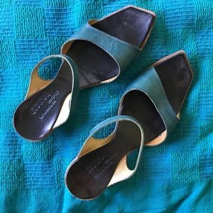 Cydwoq Sandals